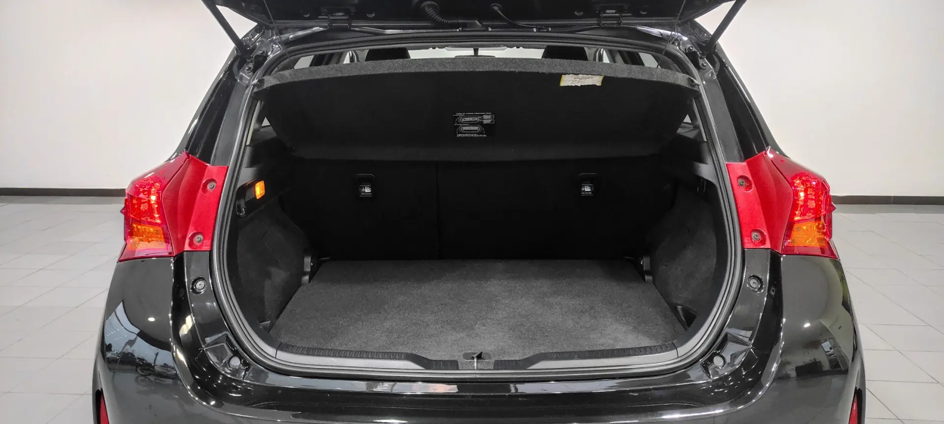 Toyota Auris 1.4 D-4D Com. +P.Techno+P.Sport 19