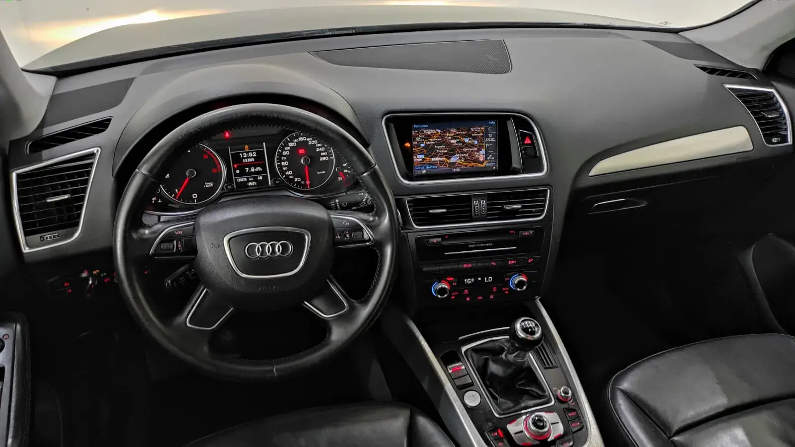 Audi Q5 2.0 TDi Sport 9
