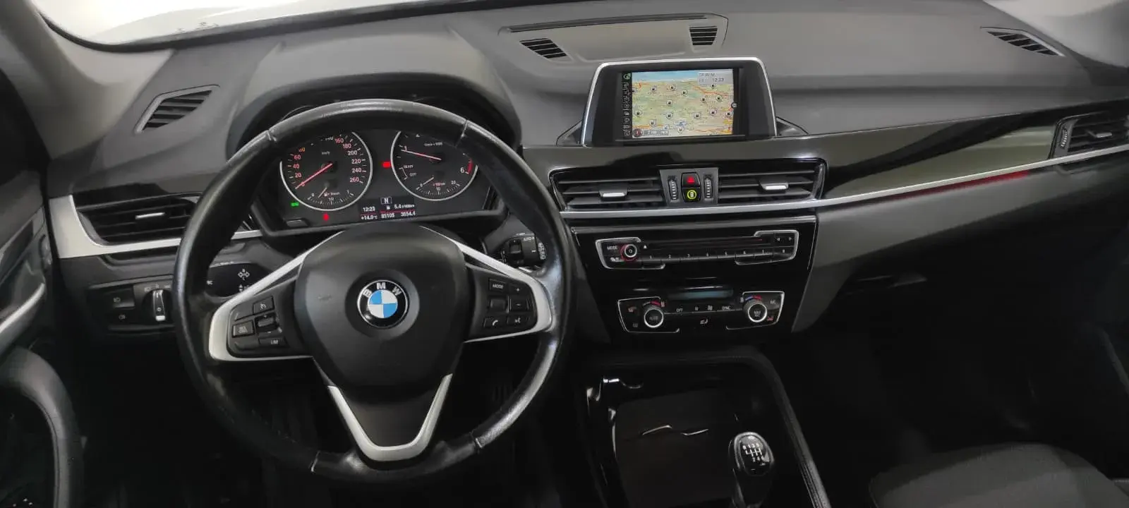 BMW X1 18 d sDrive Line Sport 25