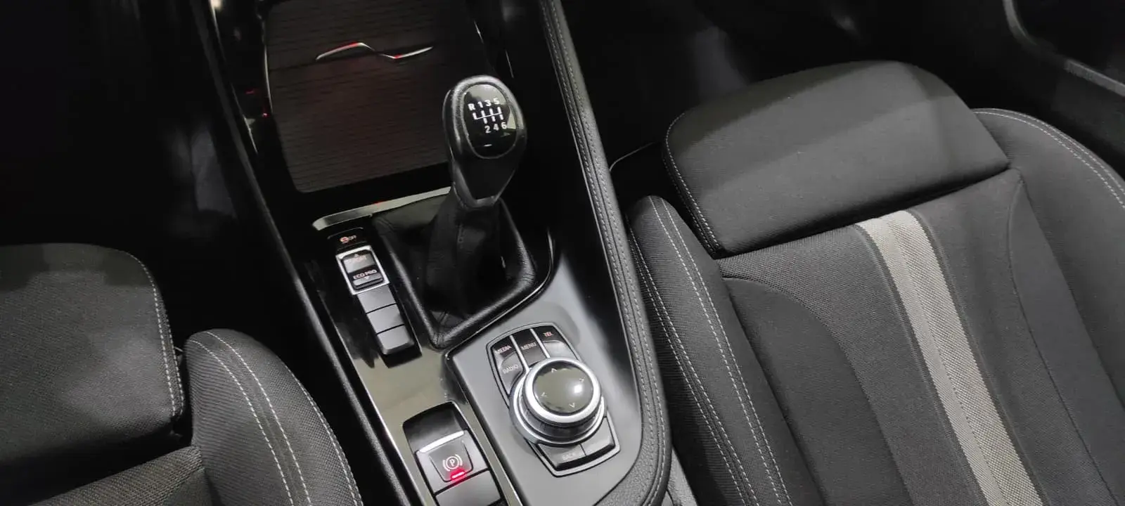 BMW X1 18 d sDrive Line Sport 38