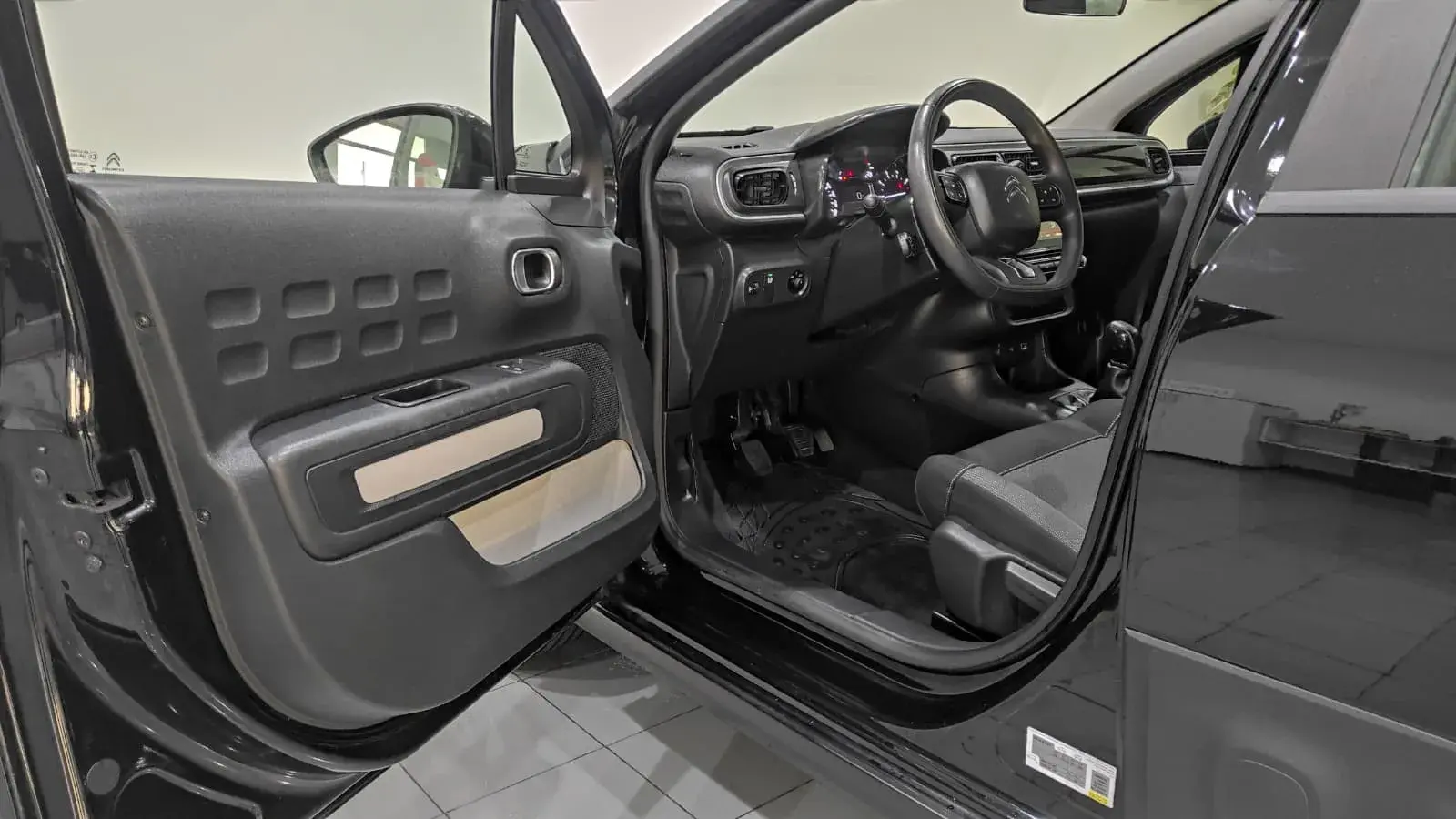 Citroën C3 1.2 PureTech Shine 15