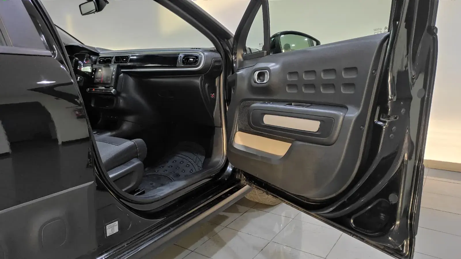 Citroën C3 1.2 PureTech Shine 21