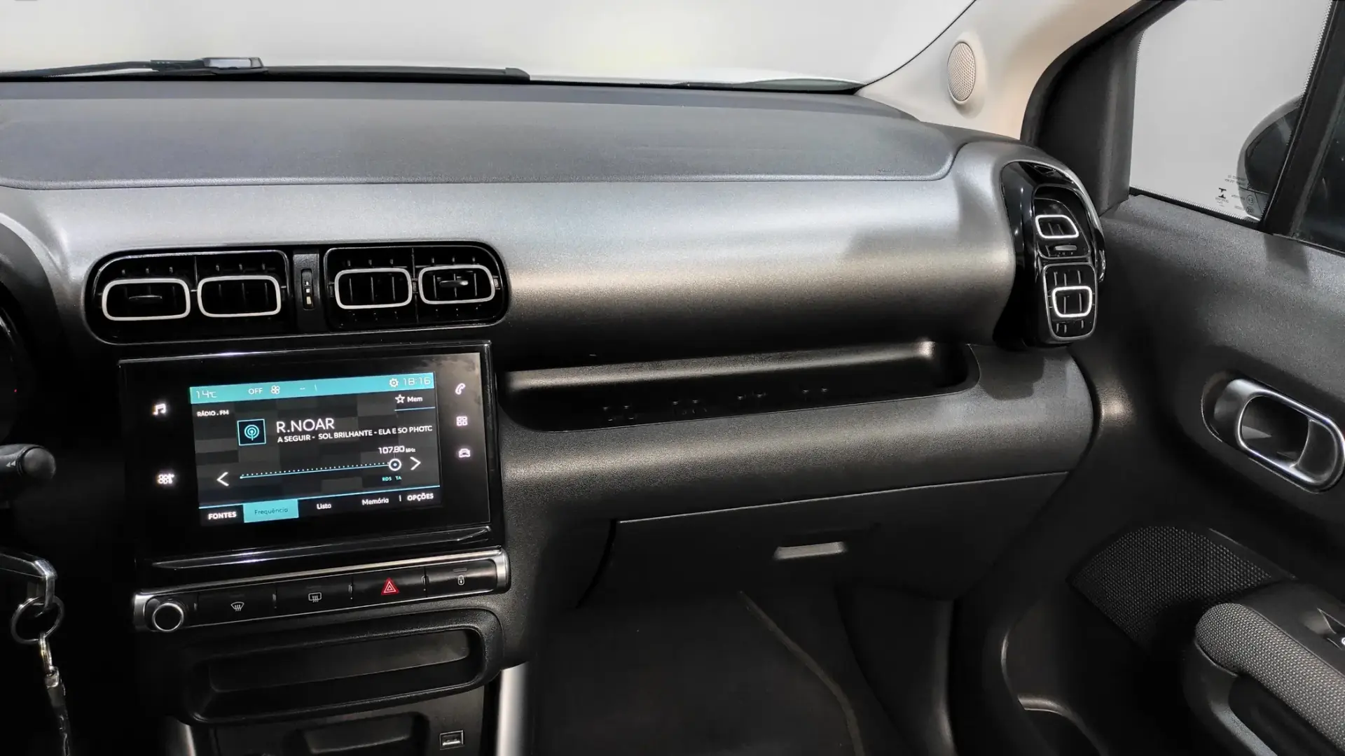 Citroën C3 Aircross 1.6 BlueHDi Shine 26