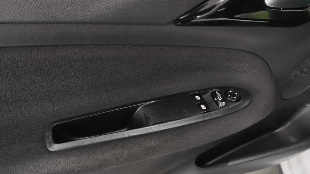 Citroën DS3 1.6 HDi Airdream So Chic 26