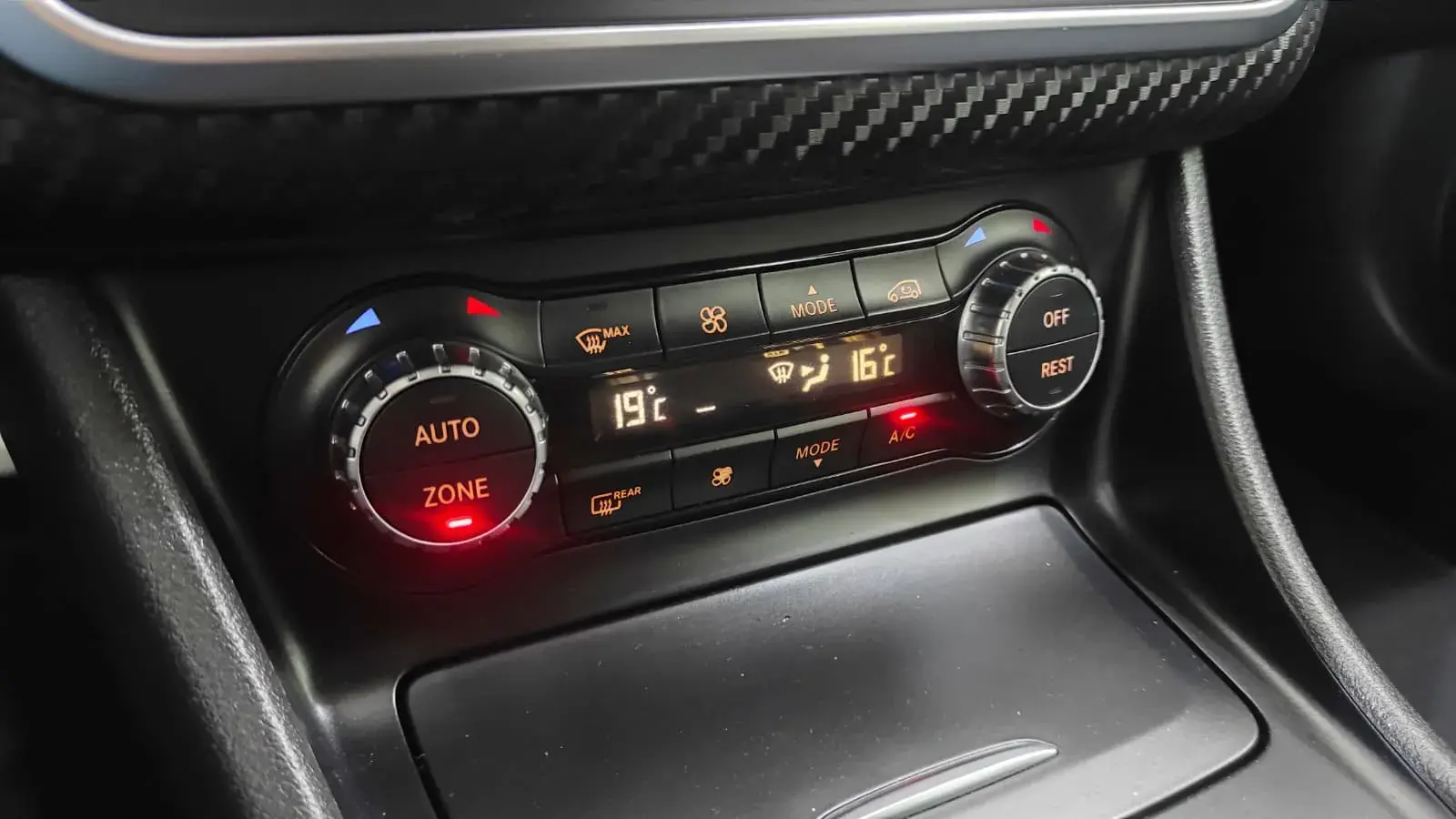 Mercedes-Benz A 200 CDi BE AMG Line Aut. 32