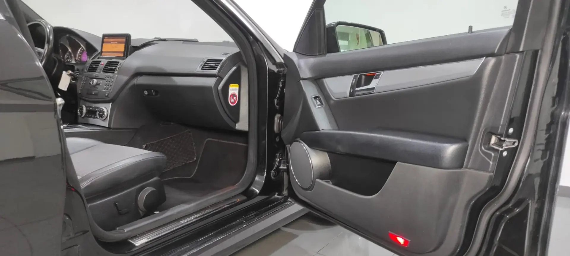 Mercedes-Benz C 220 CDi Avantgarde BlueEfficiency 23