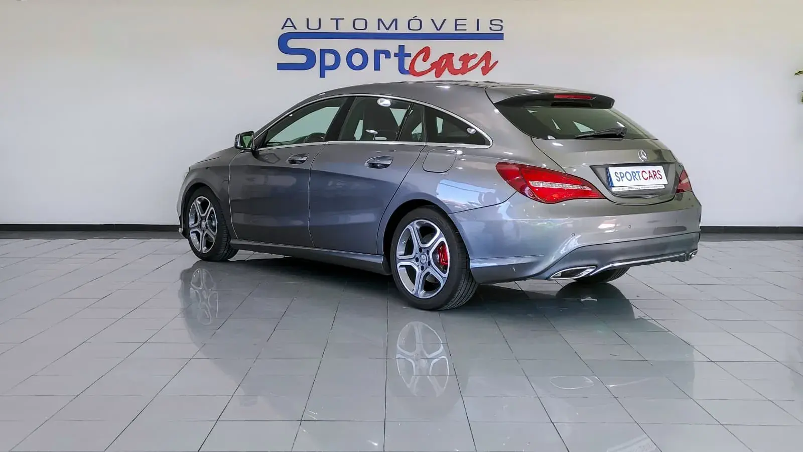 Mercedes-Benz CLA 200 d Shooting Brake AMG Line 4