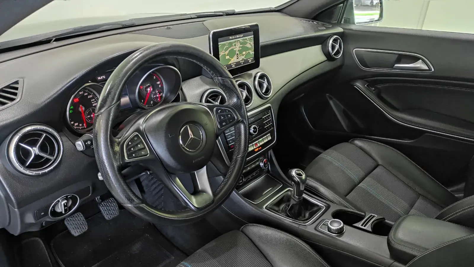 Mercedes-Benz CLA 200 d Shooting Brake AMG Line 5