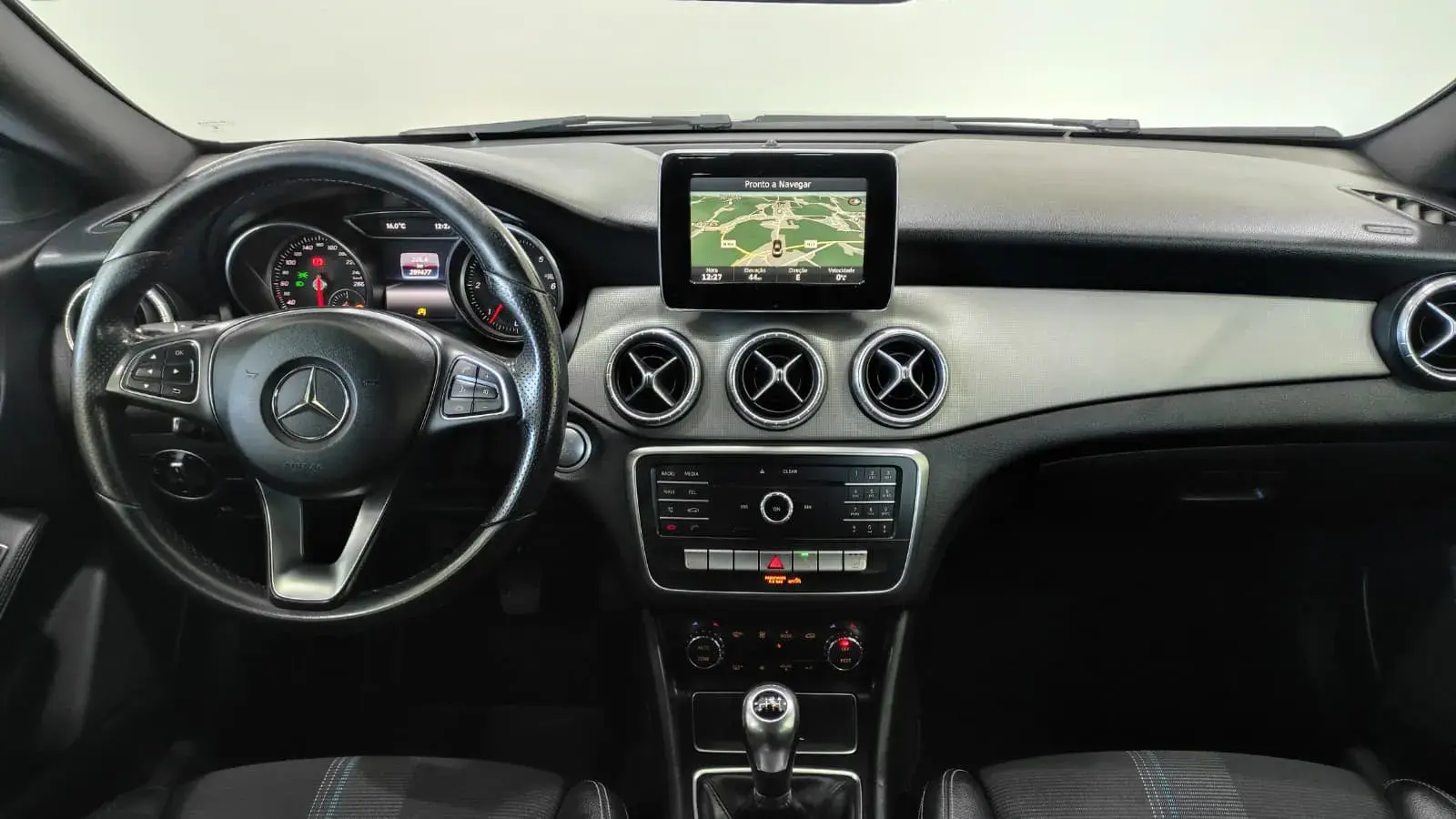 Mercedes-Benz CLA 200 d Shooting Brake AMG Line 8