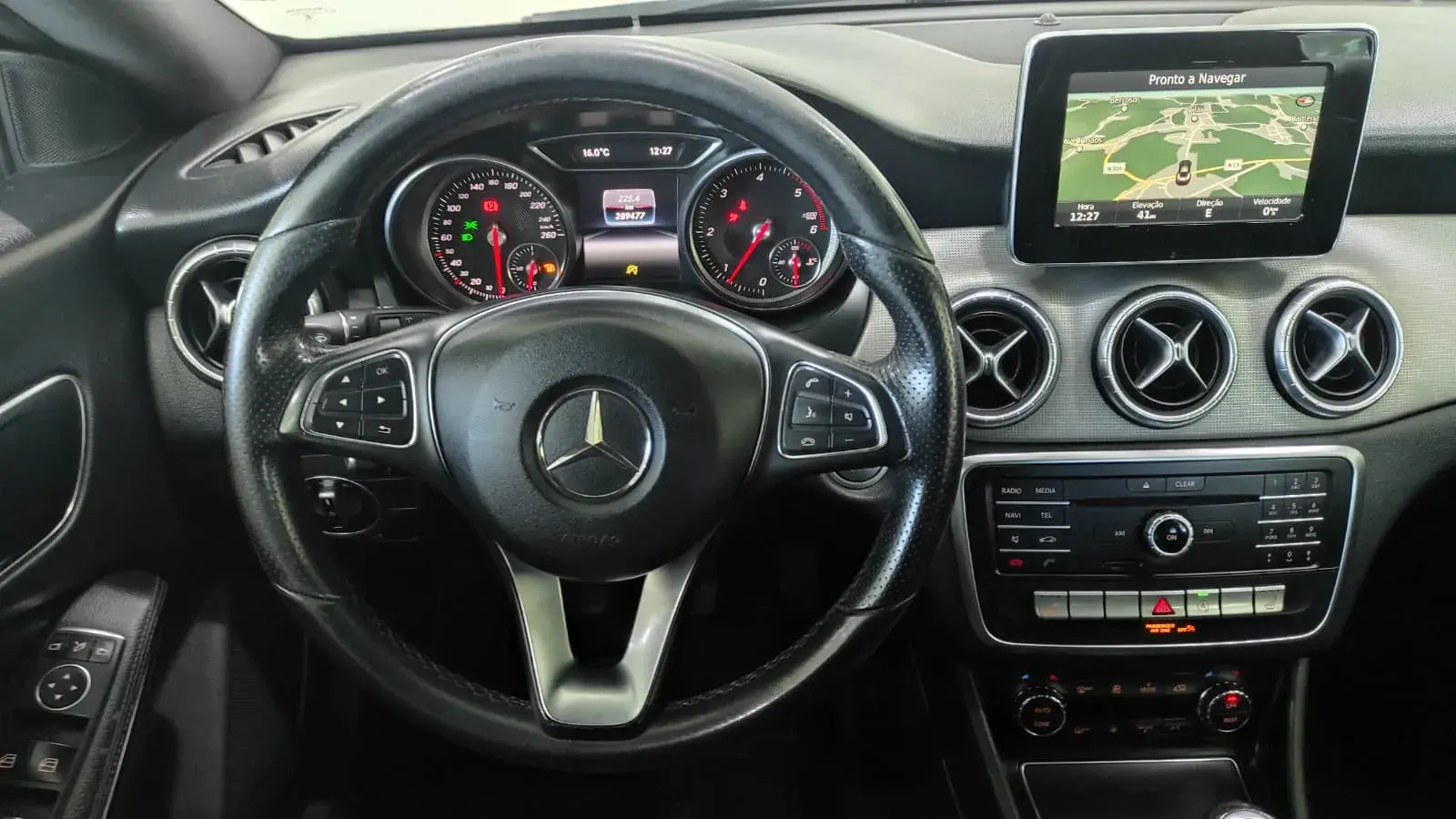 Mercedes-Benz CLA 200 d Shooting Brake AMG Line 9