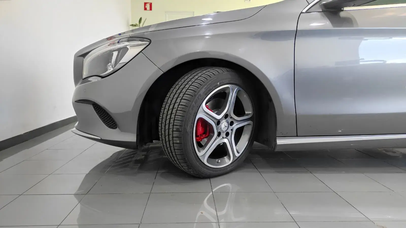 Mercedes-Benz CLA 200 d Shooting Brake AMG Line 10