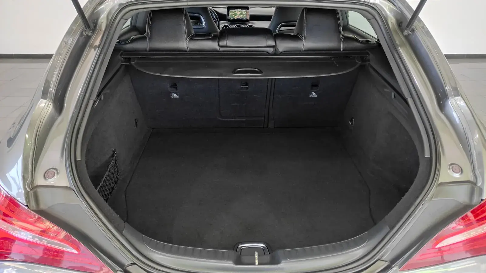 Mercedes-Benz CLA 200 d Shooting Brake AMG Line 20