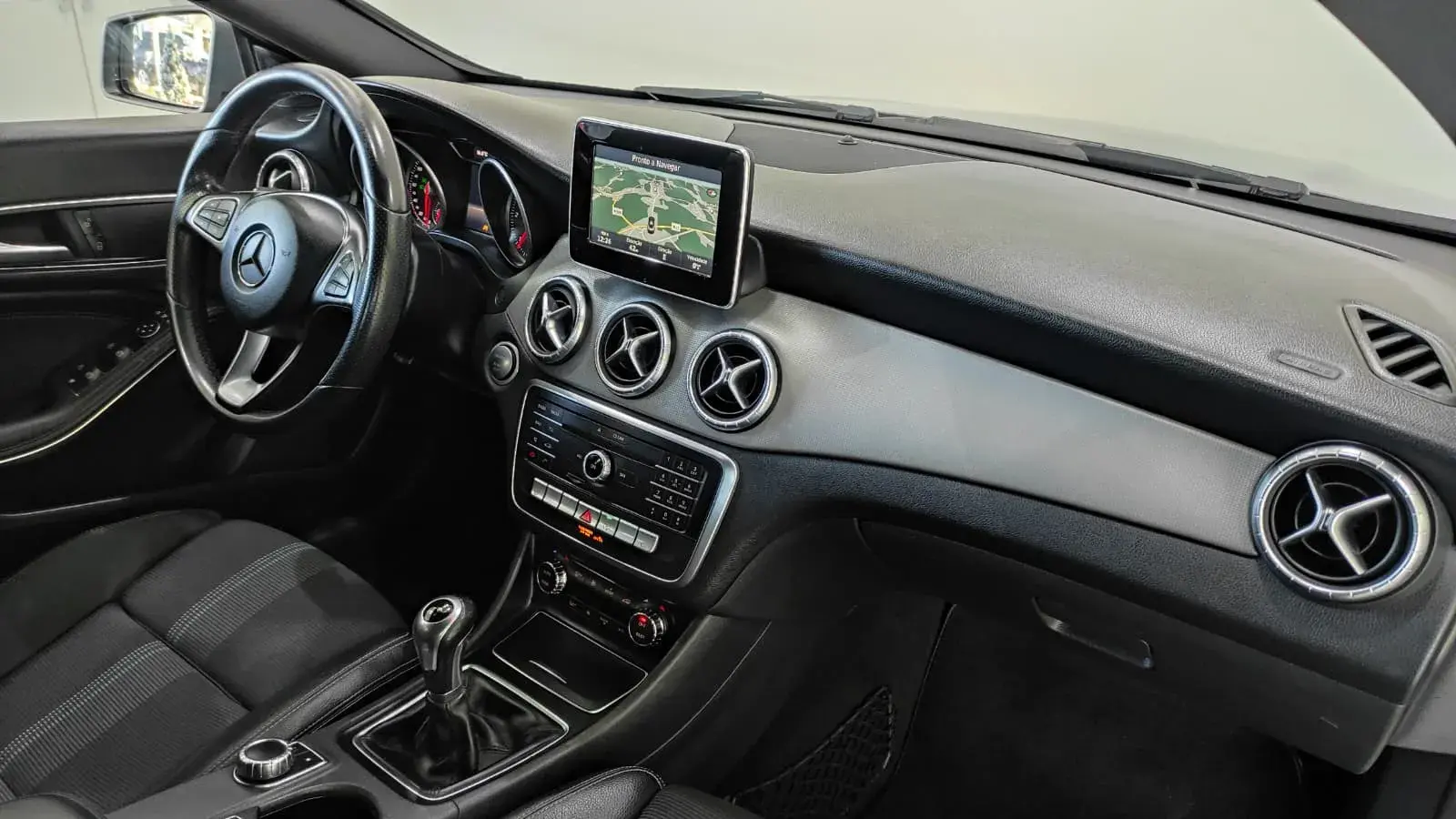 Mercedes-Benz CLA 200 d Shooting Brake AMG Line 24