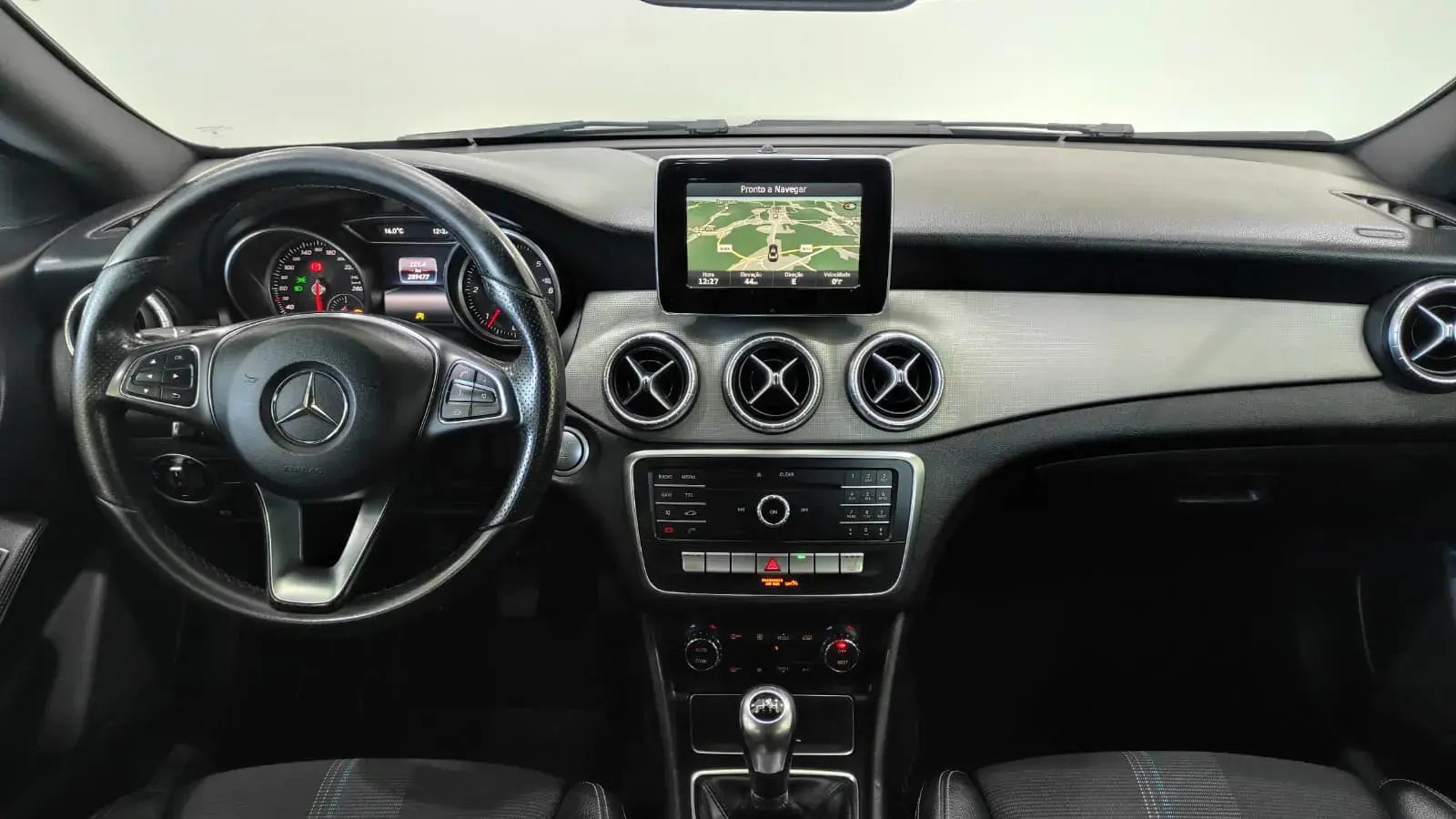 Mercedes-Benz CLA 200 d Shooting Brake AMG Line 25