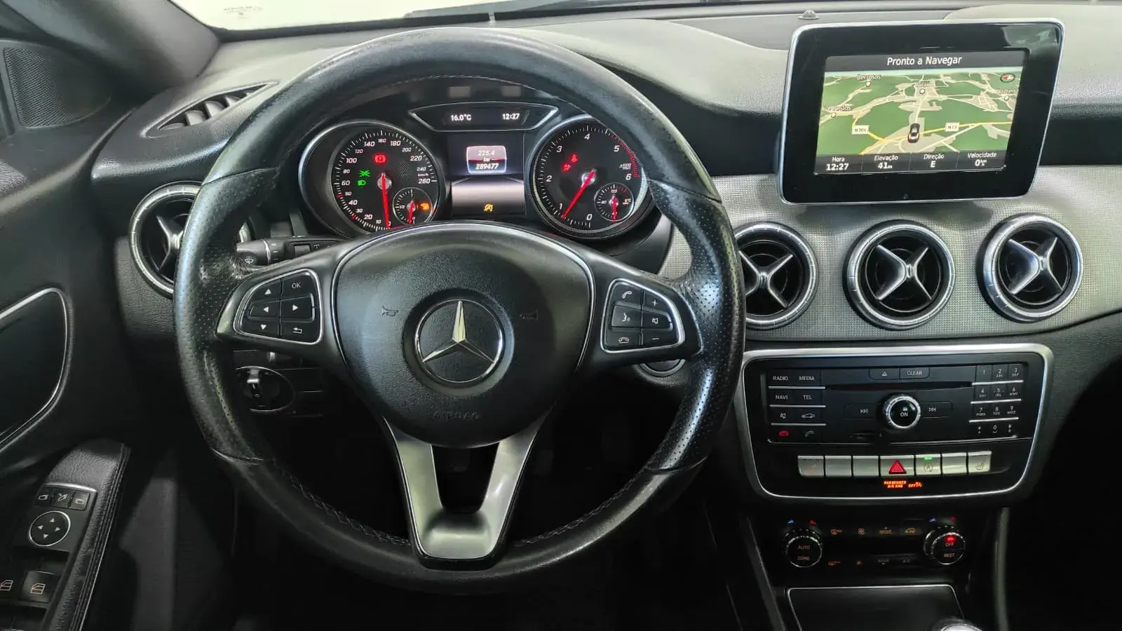 Mercedes-Benz CLA 200 d Shooting Brake AMG Line 26