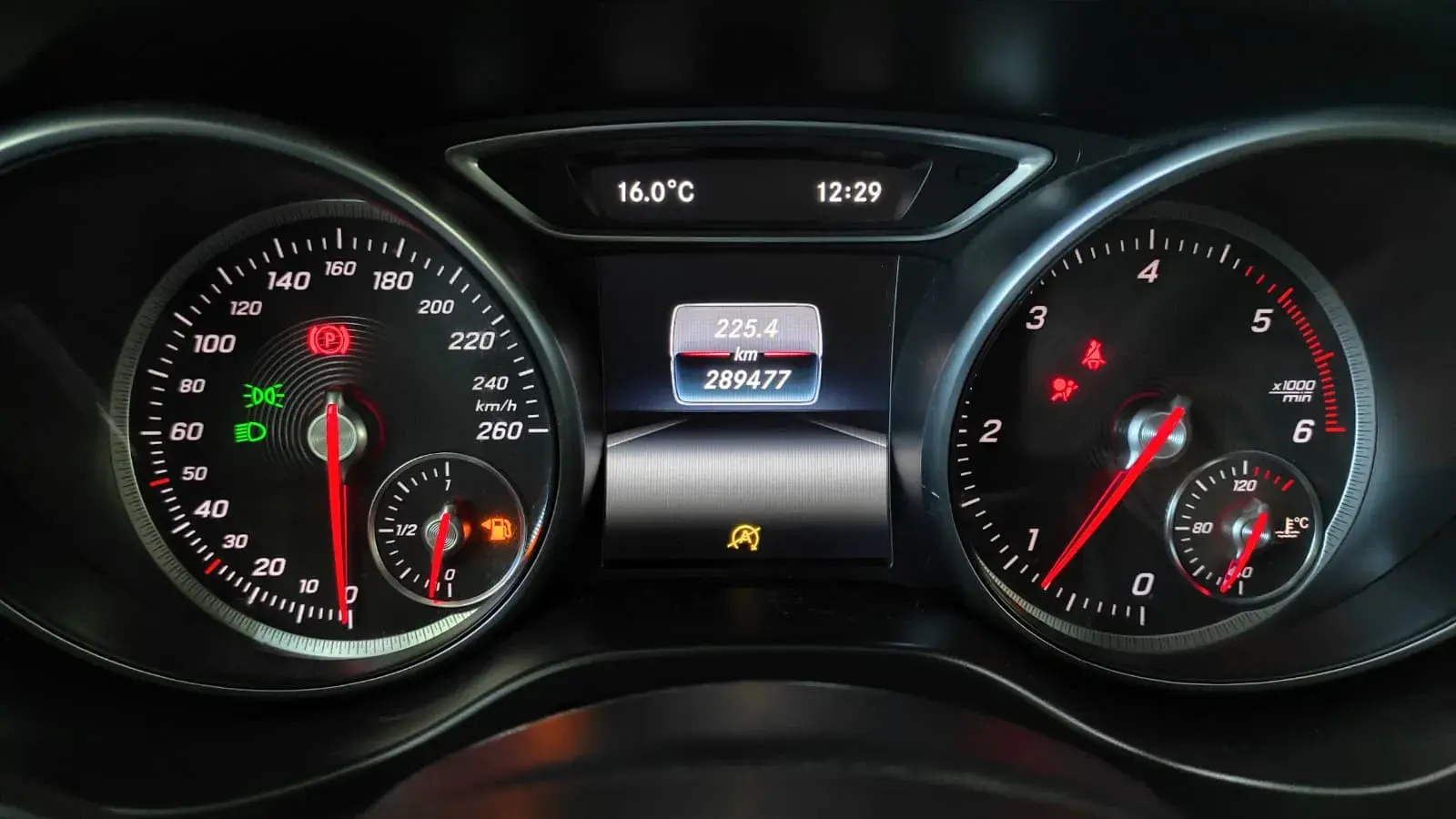 Mercedes-Benz CLA 200 d Shooting Brake AMG Line 38