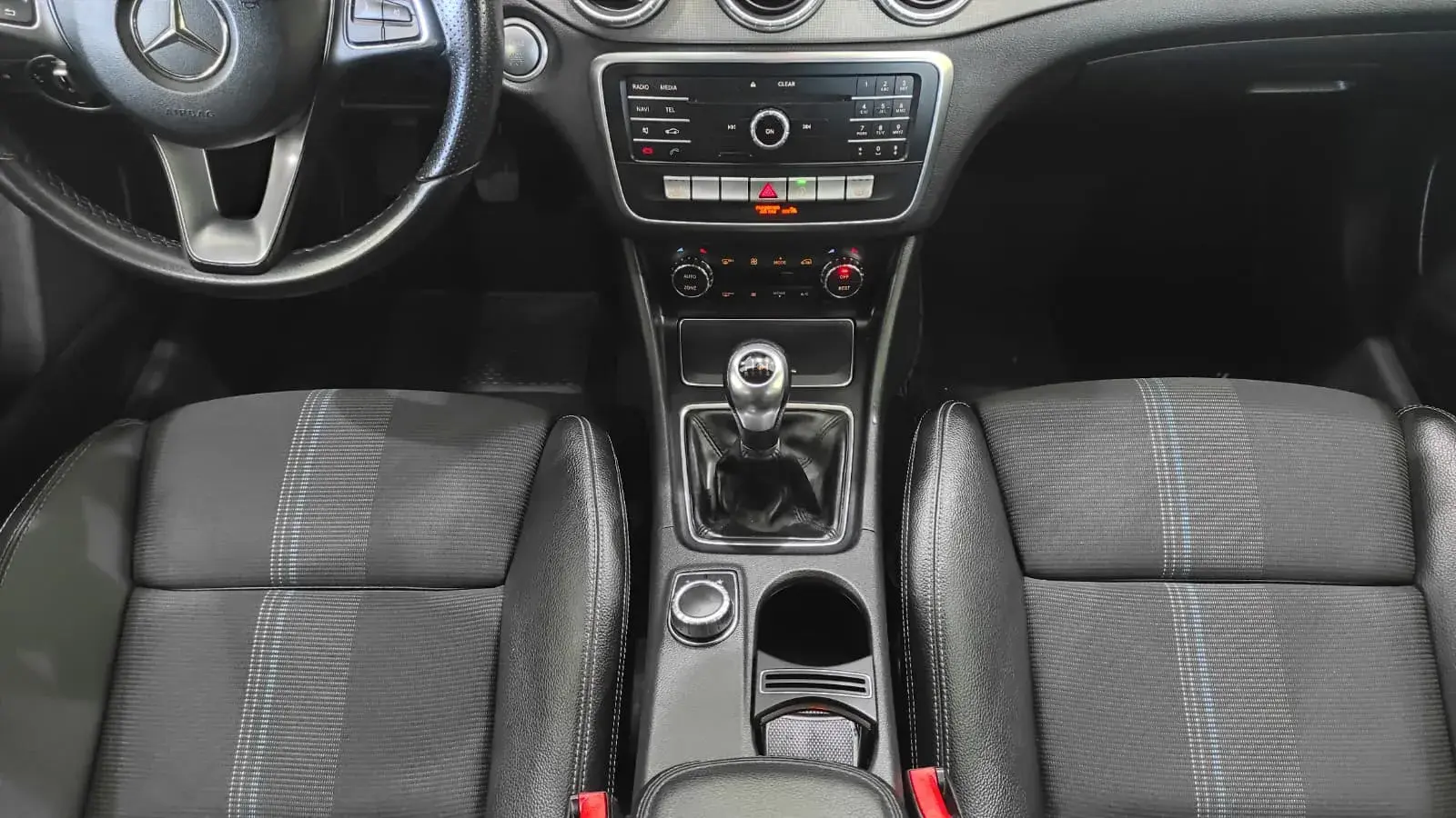 Mercedes-Benz CLA 200 d Shooting Brake AMG Line 37