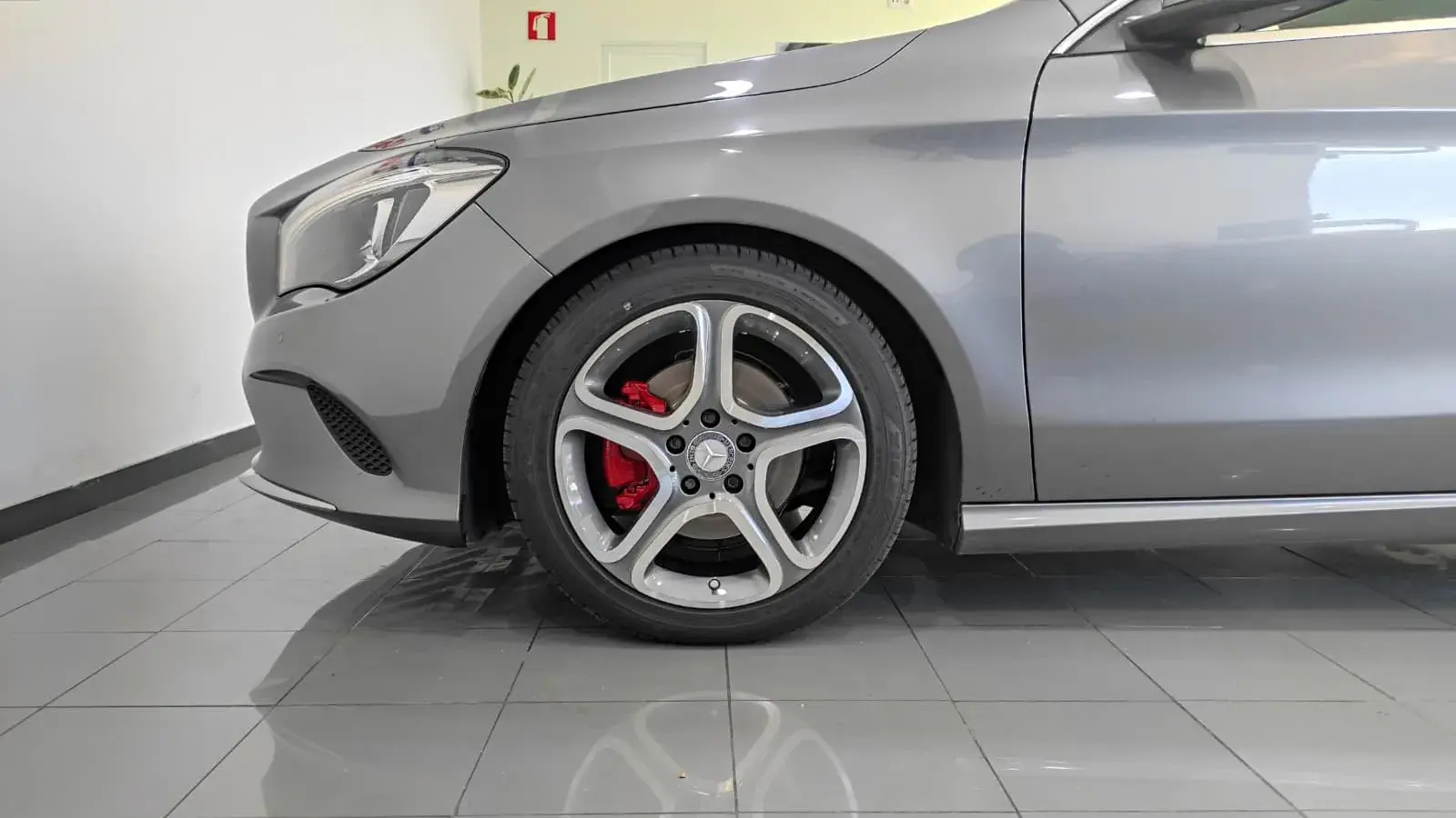 Mercedes-Benz CLA 200 d Shooting Brake AMG Line 47