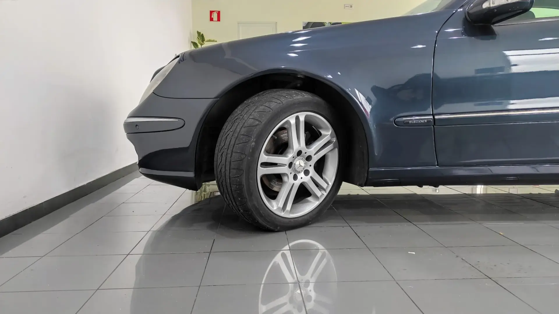 Mercedes-Benz E 220 CDi Avantgarde Aut. 10