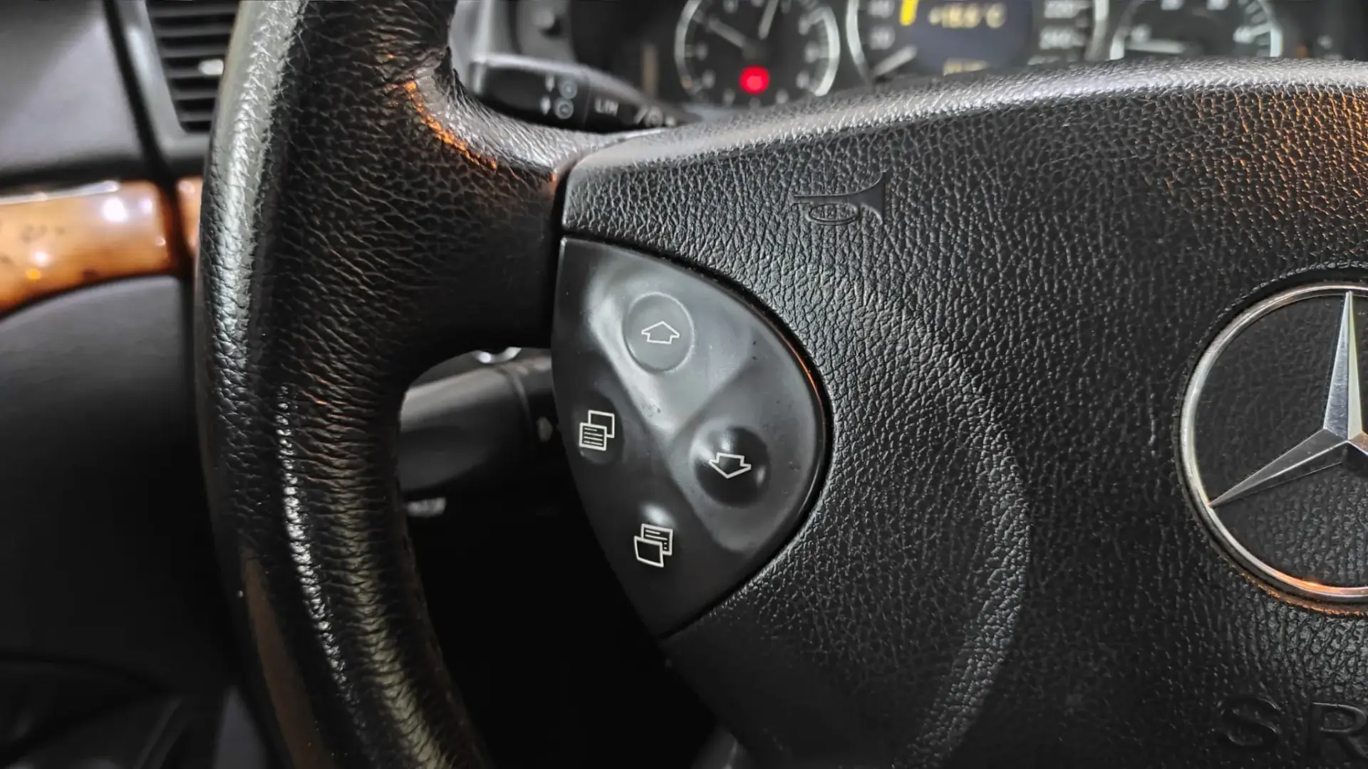 Mercedes-Benz E 220 CDi Avantgarde Aut. 35