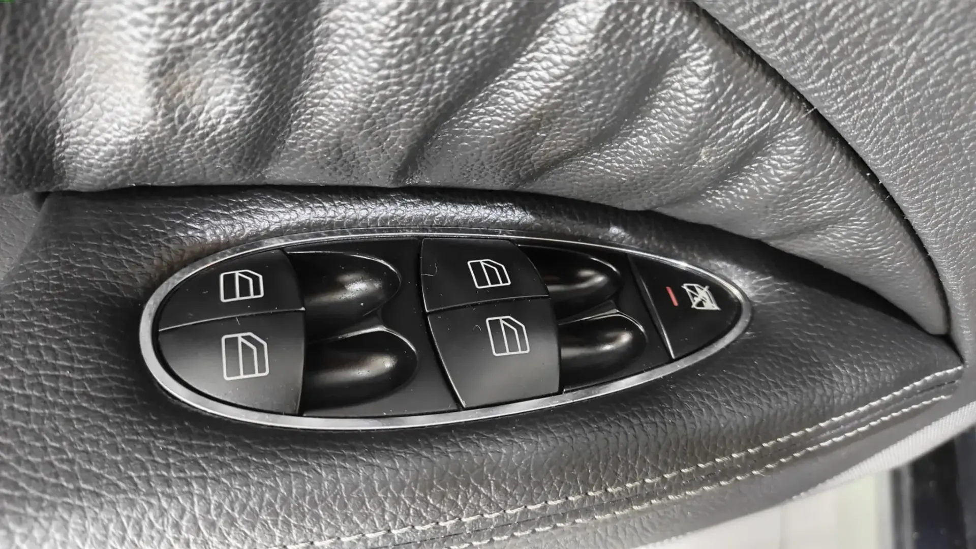 Mercedes-Benz E 220 CDi Avantgarde Aut. 39