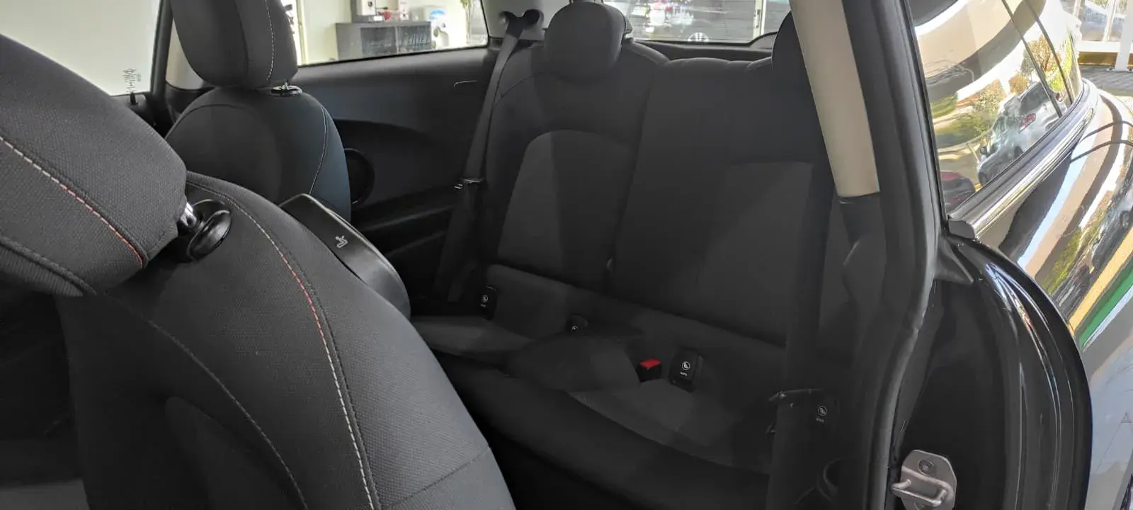 MINI 3 Portas One D 6