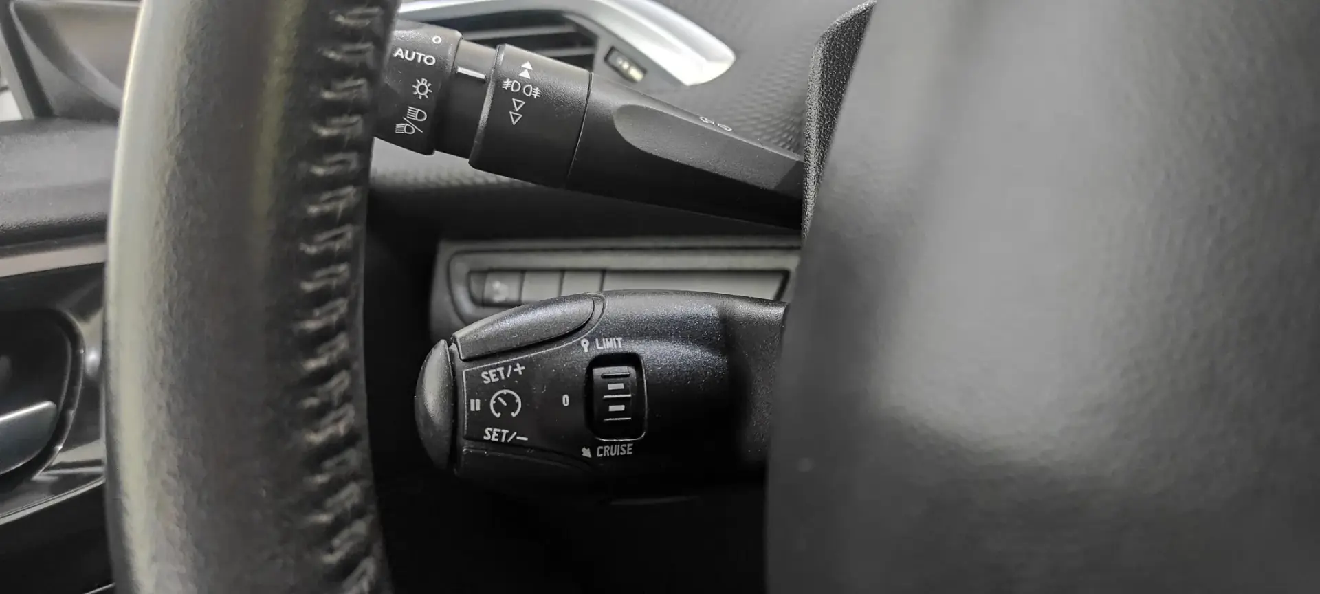 Peugeot 208 1.2 PureTech Style 37