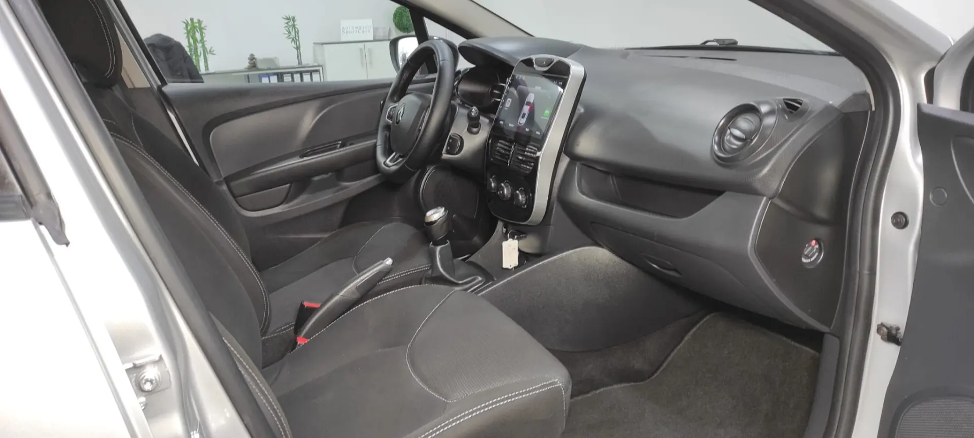 Renault Clio 1.5 dCi Dynamique S 23