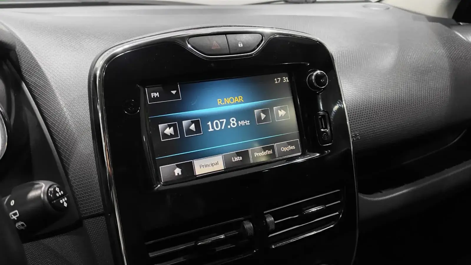 Renault Clio Sport Tourer 1.5 dCi Dynamique S 28