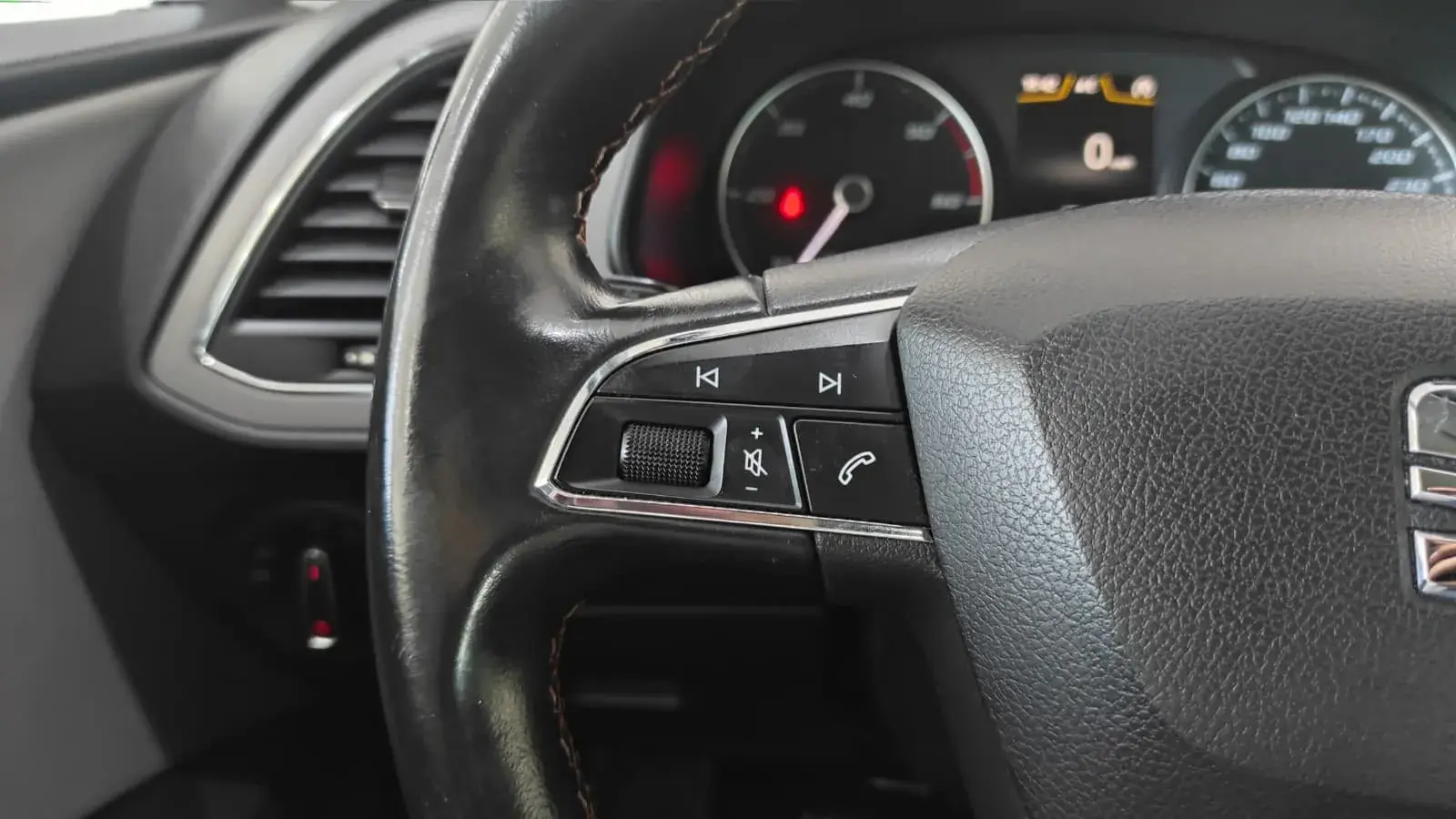 SEAT Leon X-Perience 1.6 TDi 37