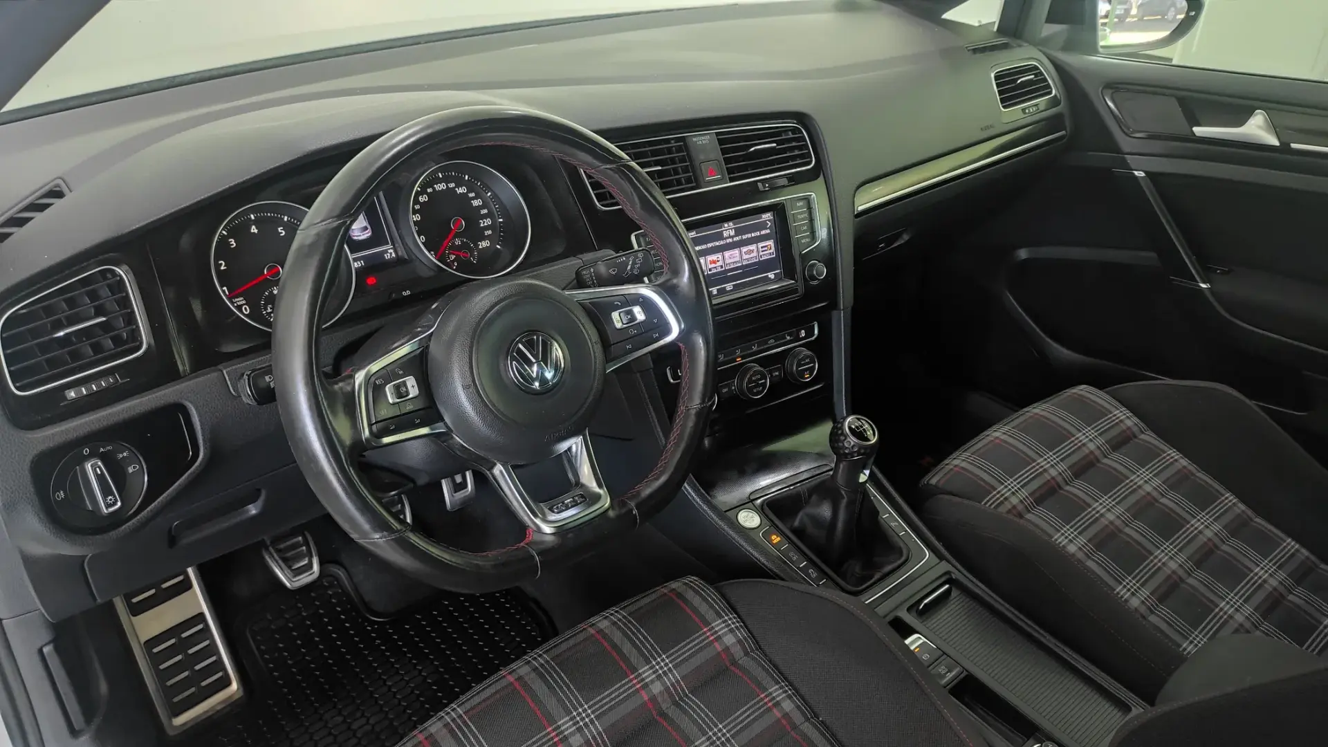 Volkswagen Golf 2.0 TSi GTi Performance 5