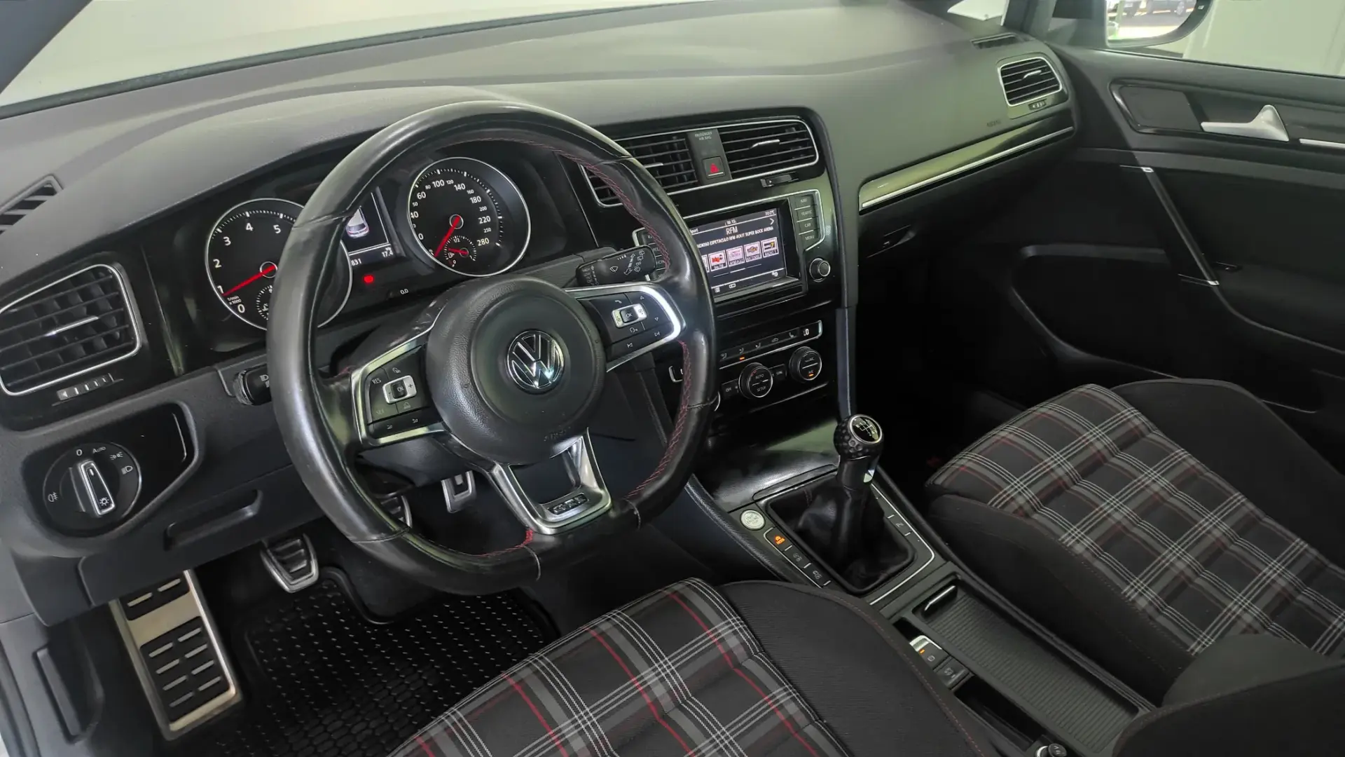 Volkswagen Golf 2.0 TSi GTi Performance 17