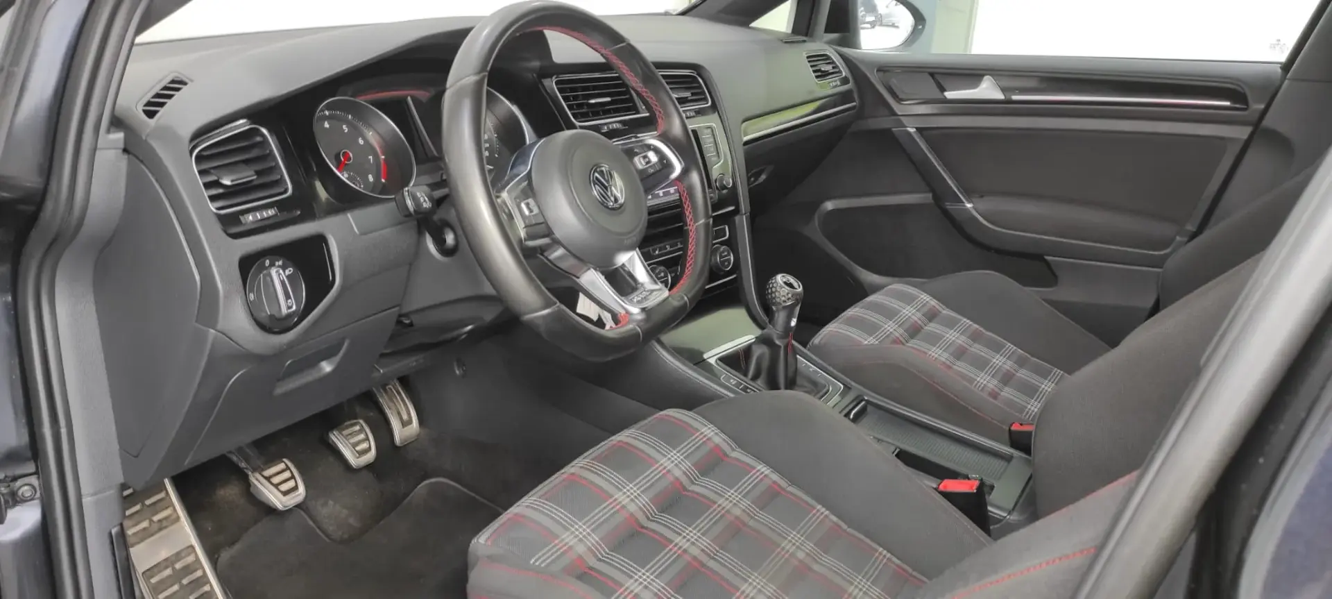 Volkswagen Golf GTI BlueMotion 16