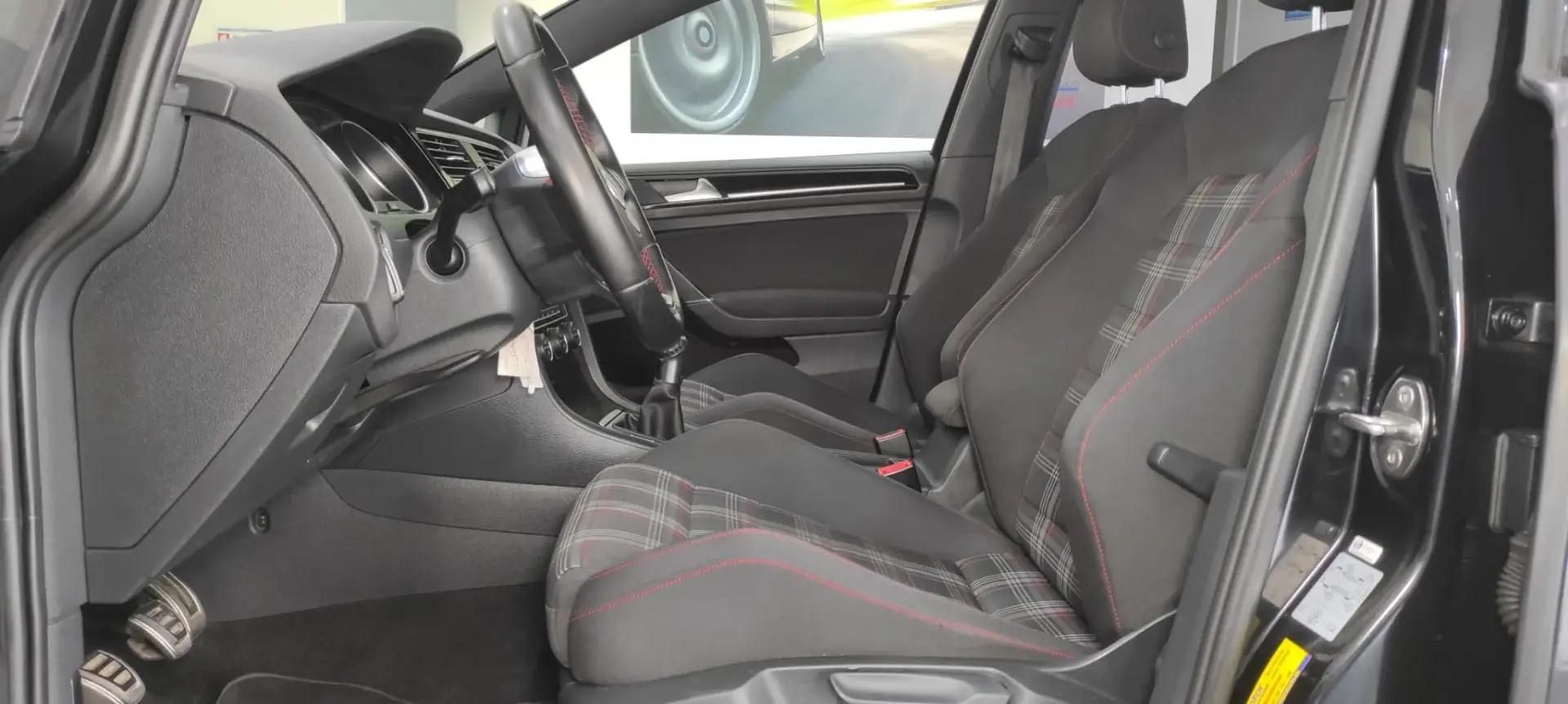 Volkswagen Golf GTI BlueMotion 17