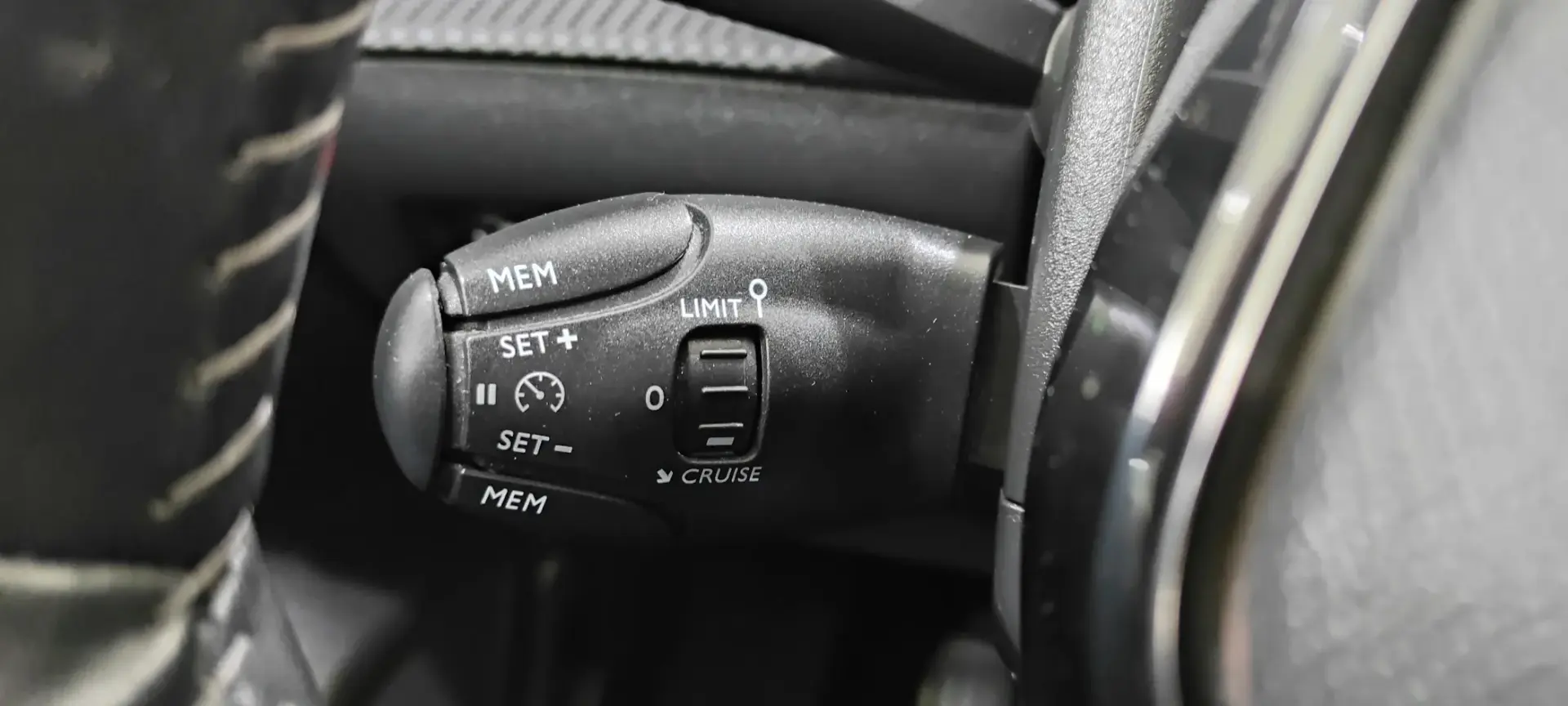 Peugeot 208 1.2 PureTech Allure 41