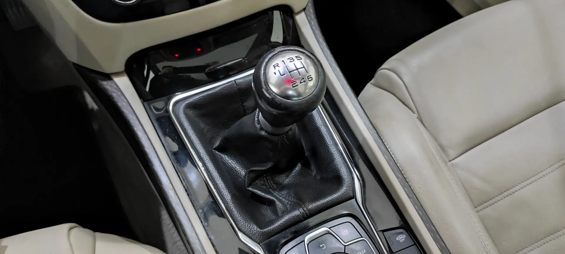 Peugeot 508 SW 2.0 HDi Allure J18 42