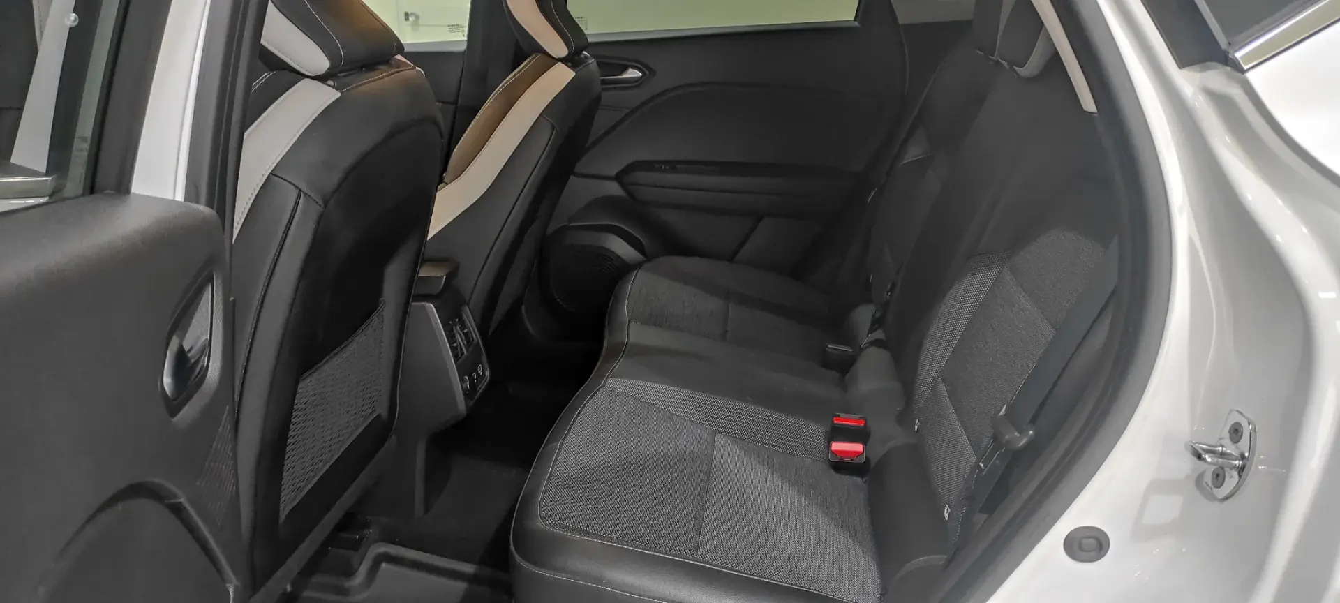 Renault Captur 1.0 TCe Intens Bi-Fuel 17