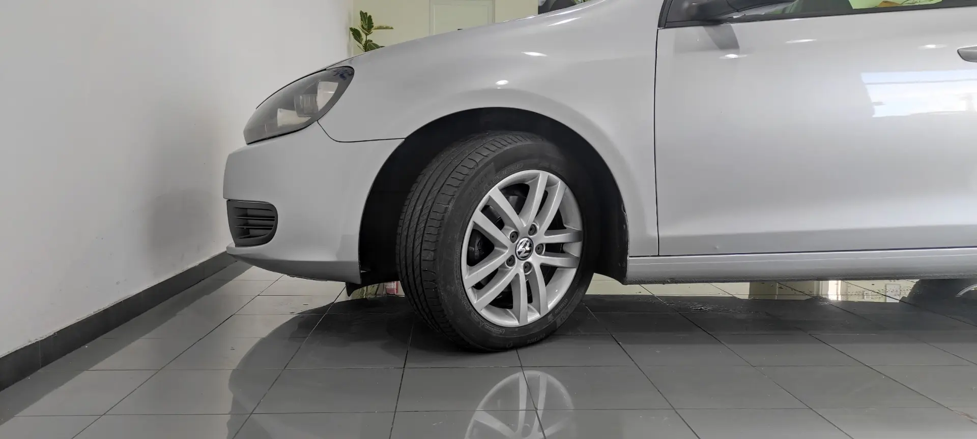 Volkswagen Golf 1.6 TDi Confortline 10