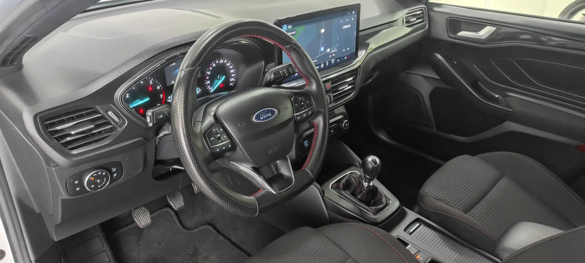 Ford Focus 1.0 EcoBoost MHEV ST-Line 5