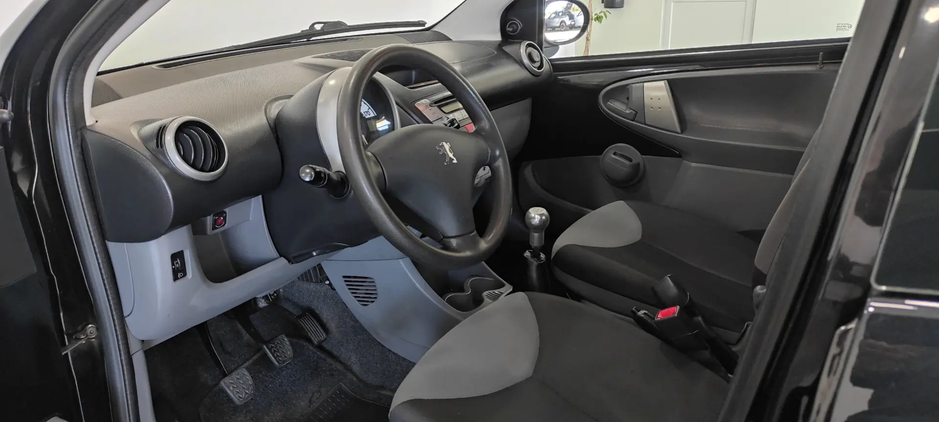 Peugeot 107 1.0 Urban 16