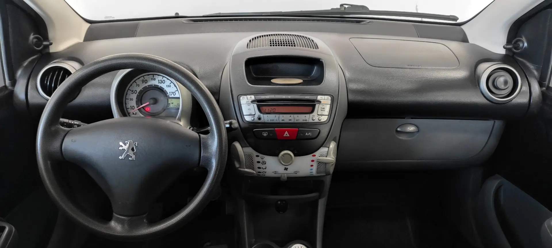 Peugeot 107 1.0 Urban 8