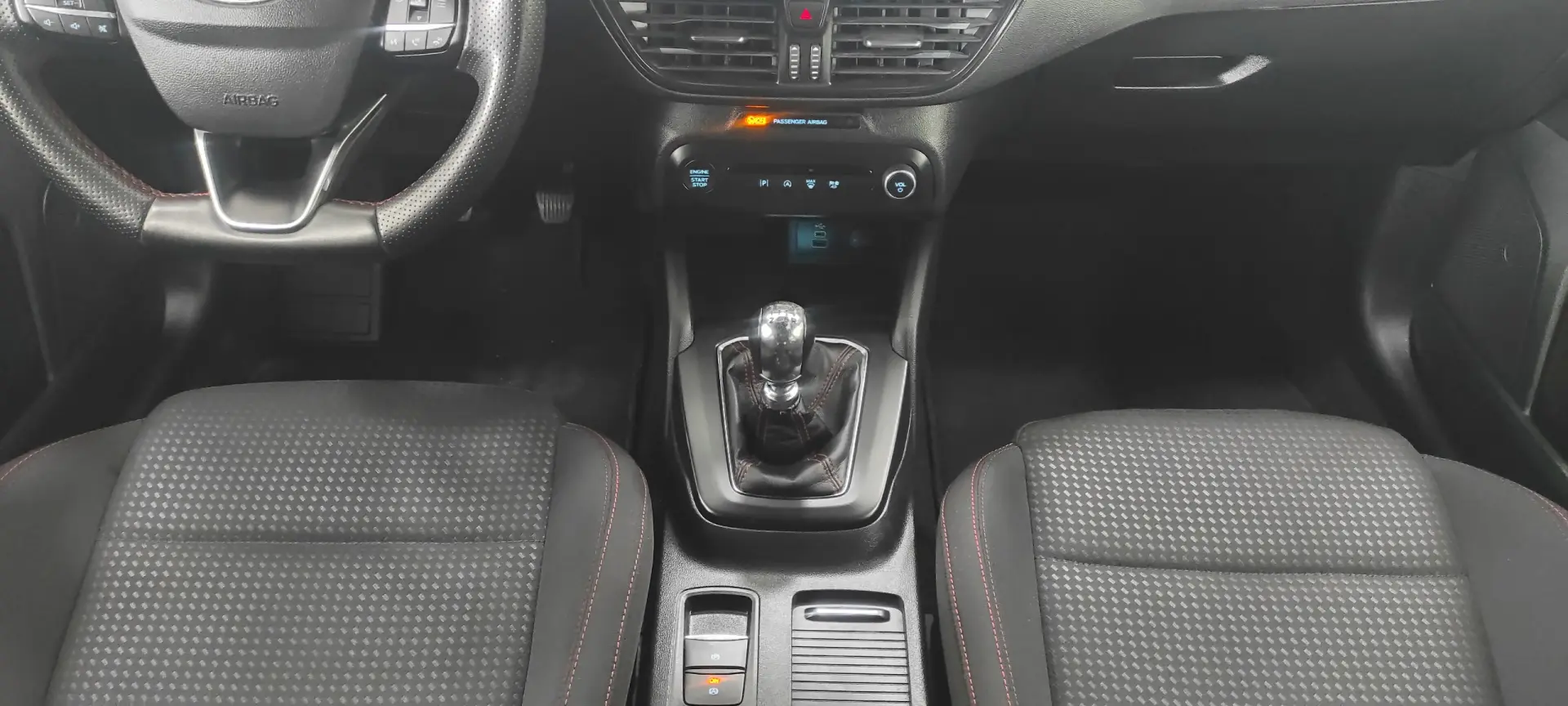 Ford Focus 1.0 EcoBoost MHEV ST-Line 36