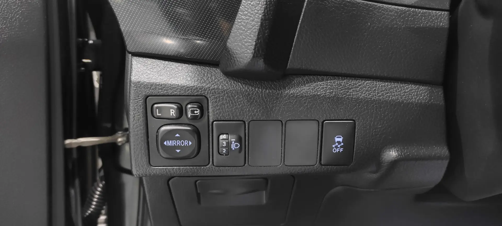 Toyota Auris 1.4 D-4D Com. +P.Techno+P.Sport 27