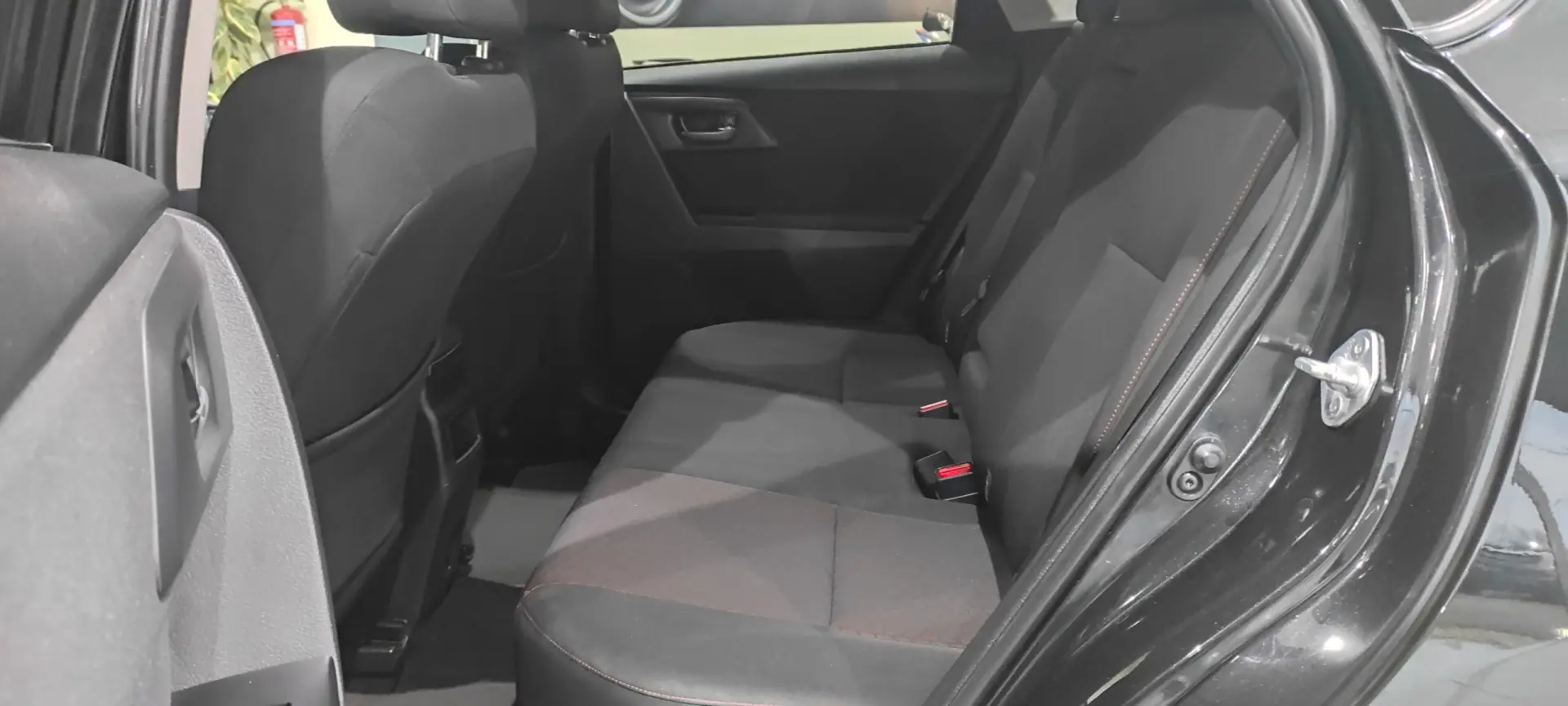 Toyota Auris 1.4 D-4D Com. +P.Techno+P.Sport 6