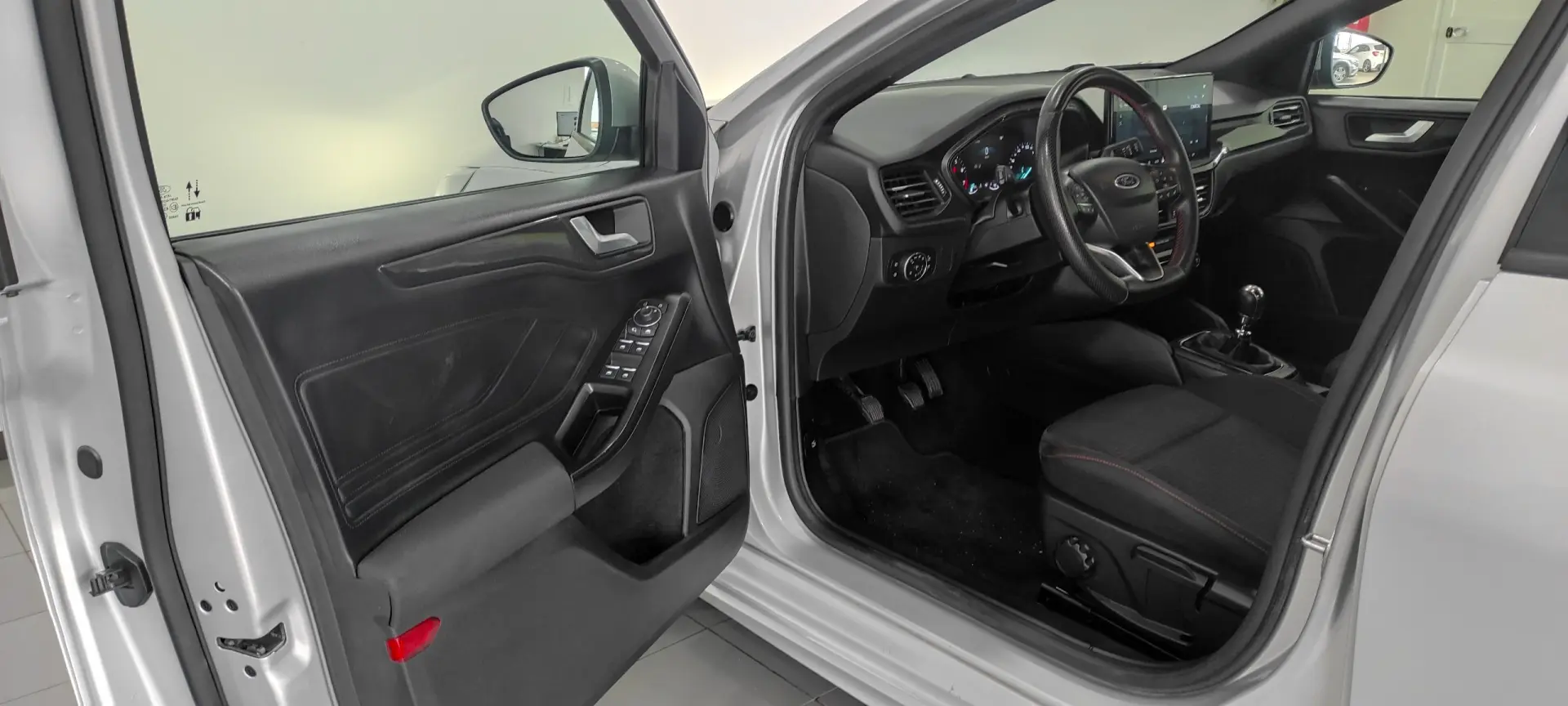 Ford Focus 1.0 EcoBoost MHEV ST-Line 15