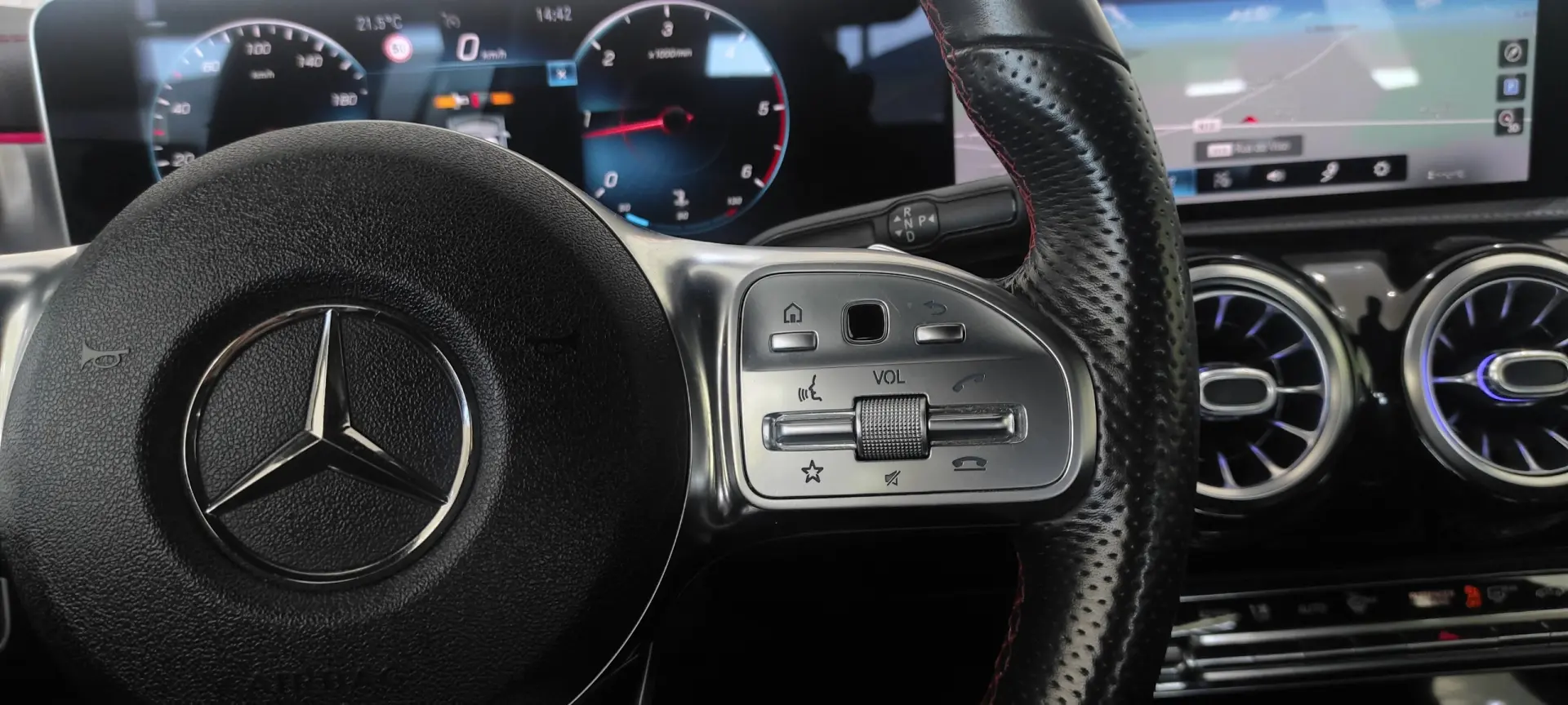 Mercedes-Benz CLA 200 d AMG Line Aut. 32