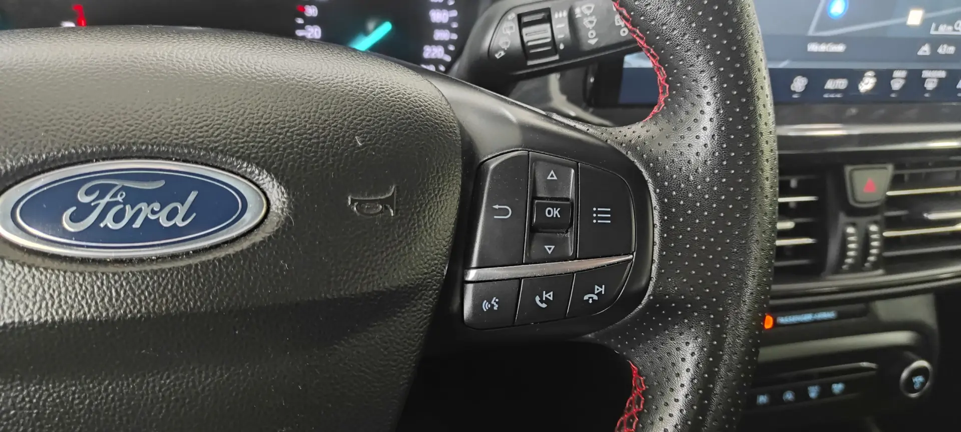 Ford Focus 1.0 EcoBoost MHEV ST-Line 39