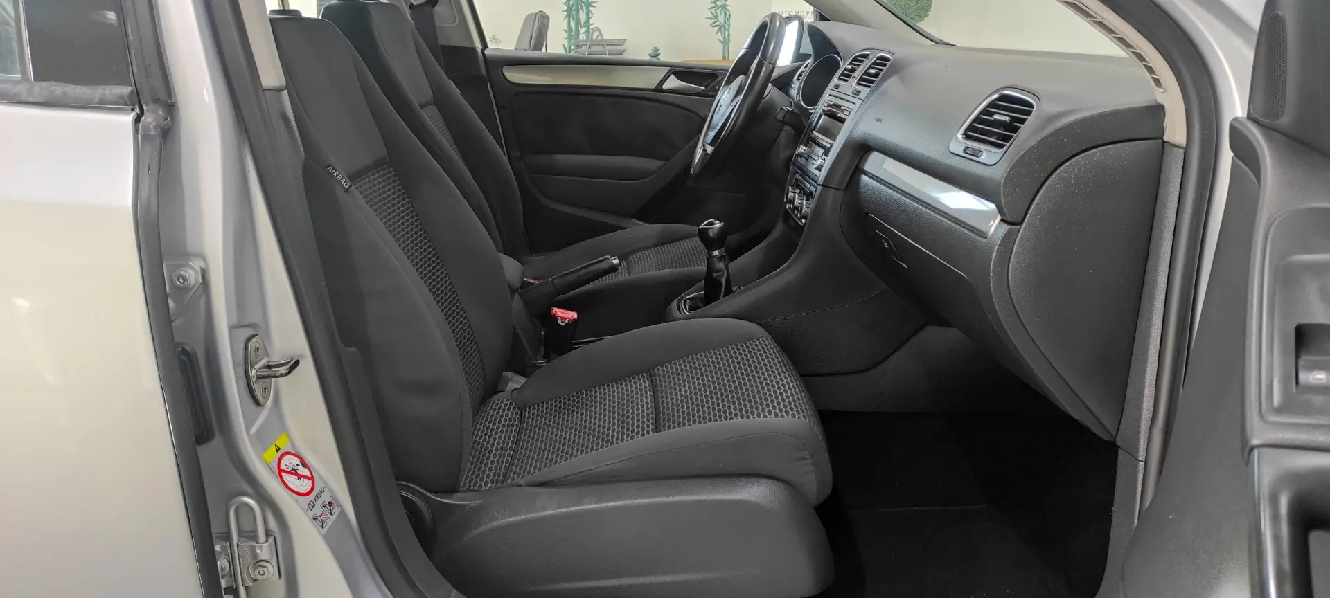 Volkswagen Golf 1.6 TDi Confortline 23