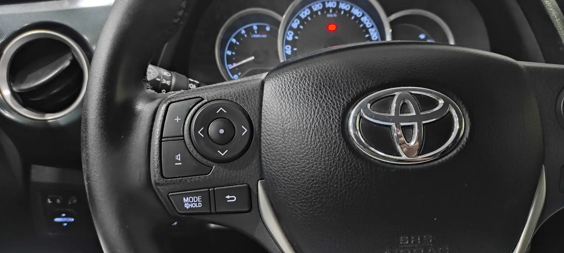 Toyota Auris 1.4 D-4D Com. +P.Techno+P.Sport 28