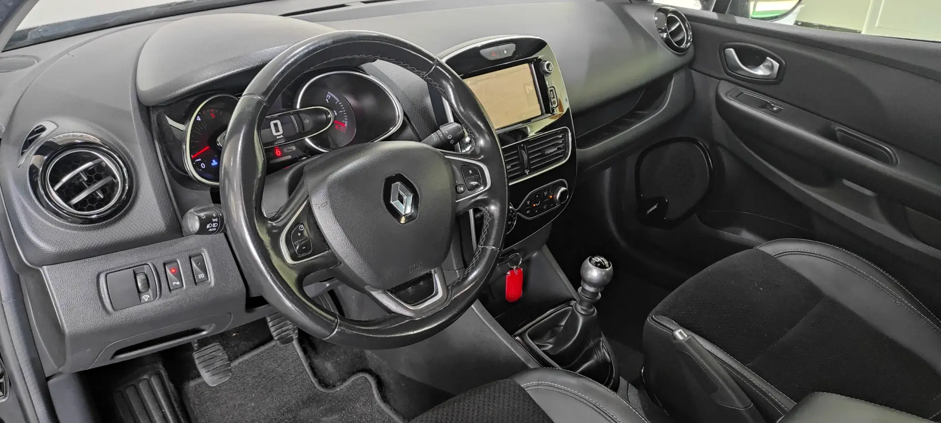 Renault Clio Sport Tourer Outro 17